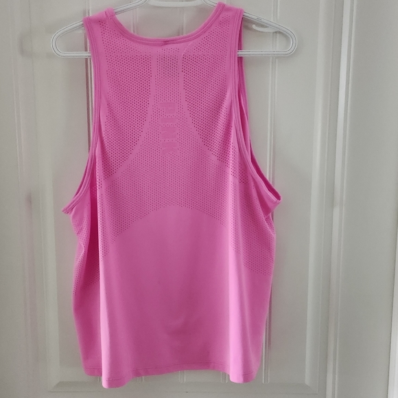 PINK SEAMLESS FEATHERWEIGHT TANK - Picture 2 of 4